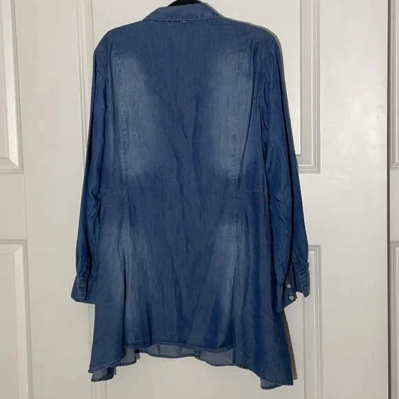 Chambray Tencel Floral Embroidered Tunic 1X - Picture 2 of 4